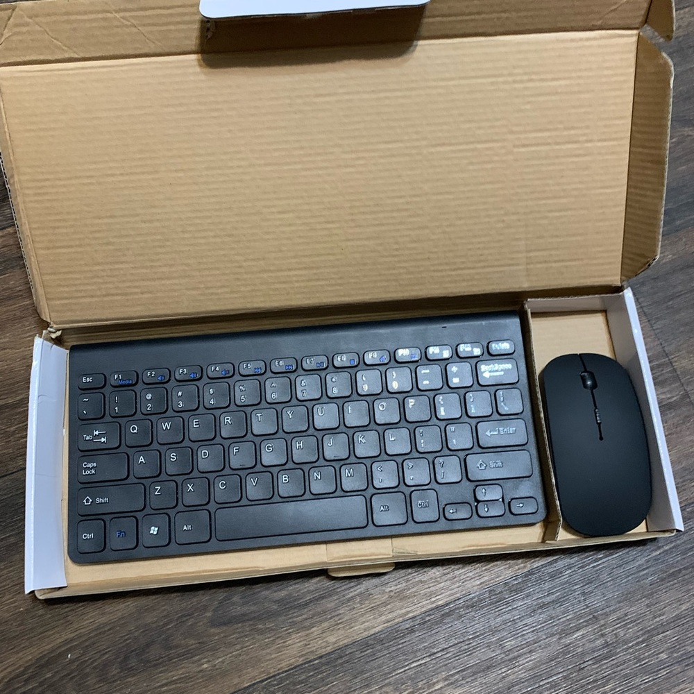Wireless Keyboard & Mouse Combos New In Box - Picture 4 of 4